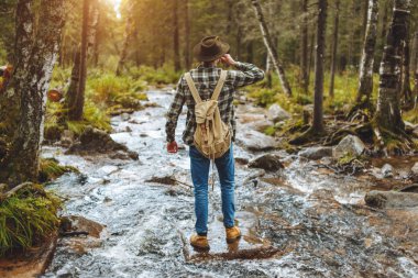 adam dere soğuk su içme zevk alır