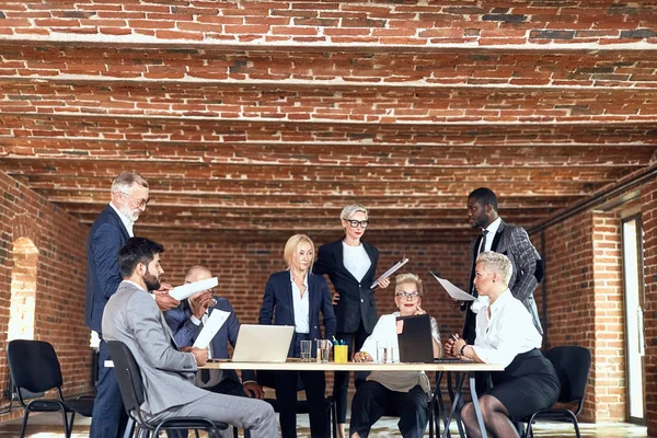 Group of business people brainstorming together in meeting room — Stock Photo, Image
