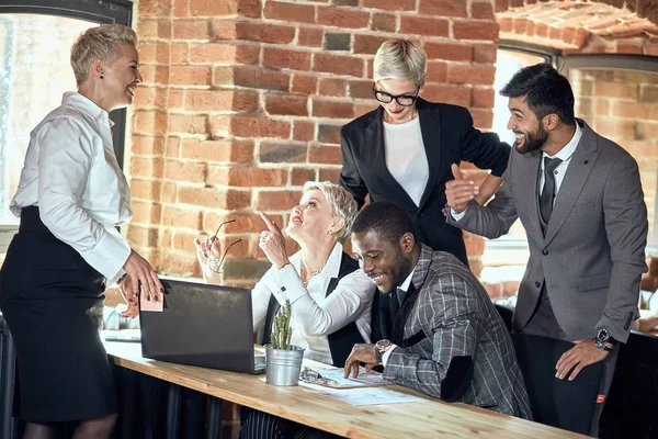 Businessmen work in office — Stock Photo, Image