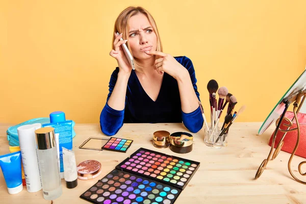 Female makeup artist waiting client who is being late, calling her impatiently — Stock Photo, Image