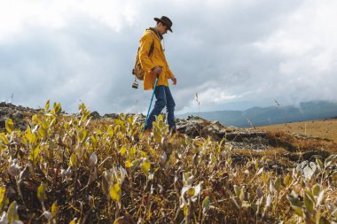 Yorgun gezgin tepeyi ifşa ediyor.