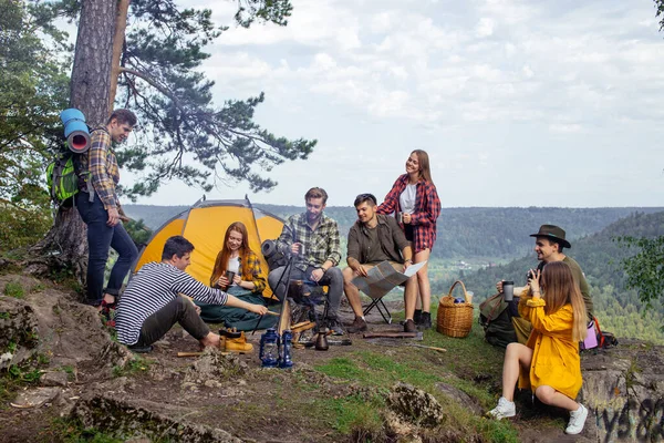 Young people having a rest outdoors — Stock Photo, Image