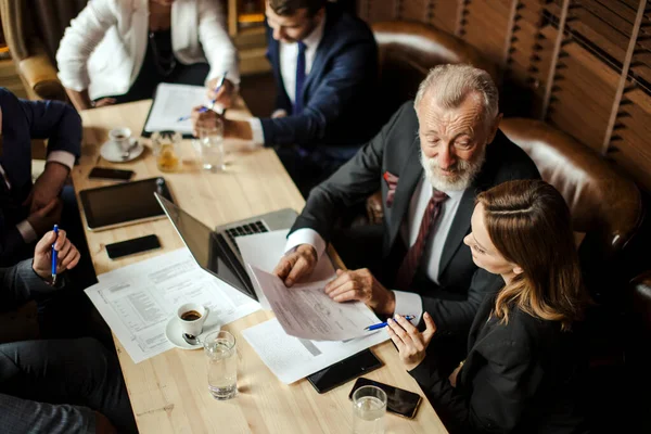 Abajo de la reunión de negocios — Foto de Stock