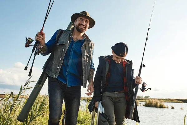 Prima bordata di pesca di padre e figlio — Foto Stock