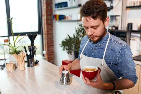 Young busy bartender working at counter — Stock Photo, Image