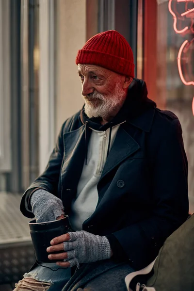Abandoned tramp sitting on street and ask for money — Stock Photo, Image
