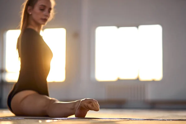 Portrait of professional gymnast stretching out in stadium — Stock Photo, Image