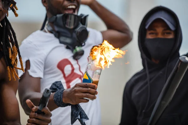 Retrato de hombres afroamericanos armados en manifestación —  Fotos de Stock
