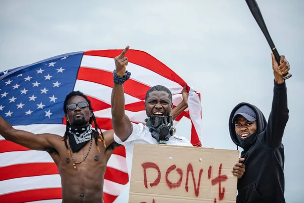 Πορτρέτο του θυμωμένου αφροαμερικανικού λαού σε συλλαλητήριο — Φωτογραφία Αρχείου