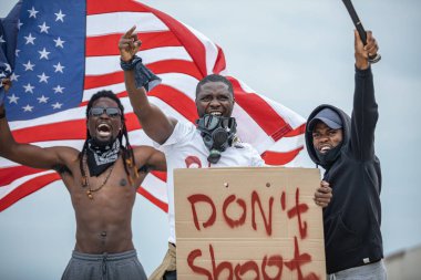 Amerikalı siyahi siviller ayrımcılıkla savaşıyor