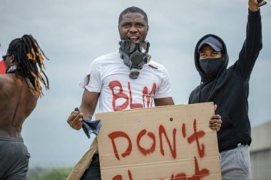 Afroamerikan halkı ırksal ayrımcılık nedeniyle ayaklanıyor