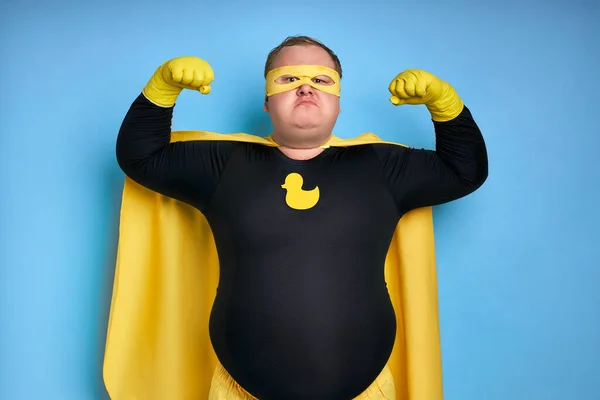 Superhéroe divertido gordo derrotará a todos — Foto de Stock
