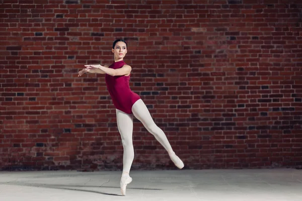 Jeune danseur talentueux va faire un tour — Photo