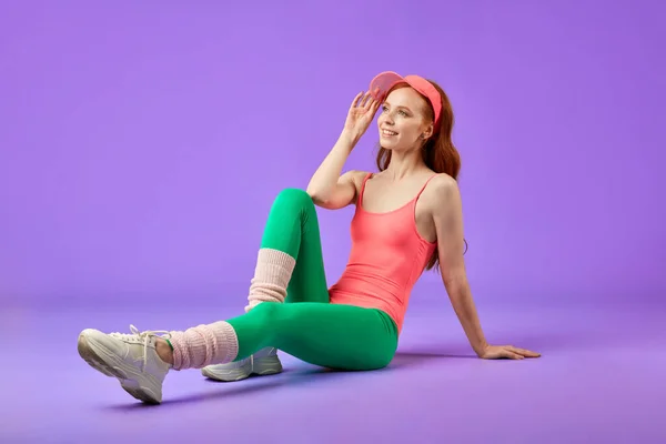 Fit satisfied red-headed girl feels refreshed and relaxed — Stock Photo, Image
