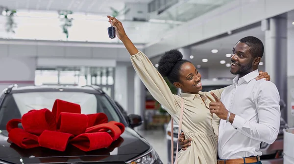 Portrait of beautiful african couple in dealership — Stock Photo, Image