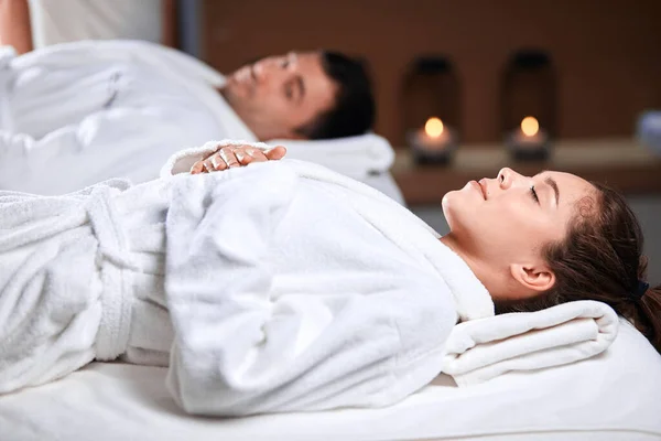 Beautiful young woman receiving massage on head and shoulders zone in spa centre — Stock Photo, Image