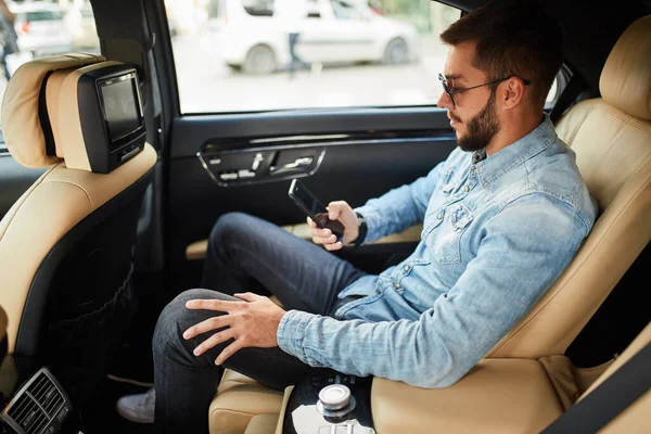 Handsome man is going to make a phone call — Stock Photo, Image