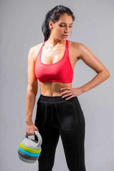 Tired sweaty girl with kettle bell posing to the camera. f — Stock Photo, Image