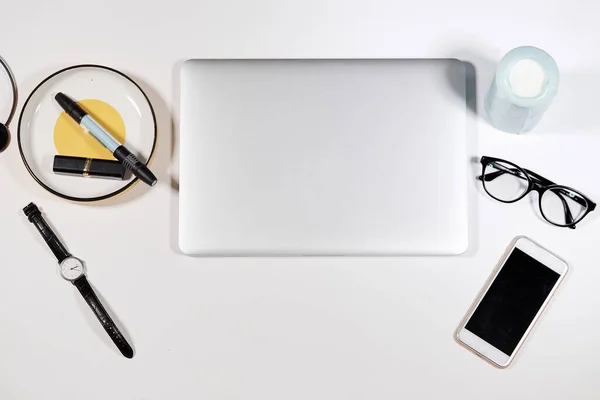 Werktafel voor vrouwen. bovenaanzicht — Stockfoto