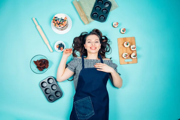 Bäckerei, Süßes und glückliche Menschen. — Stockfoto