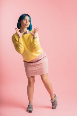 Seni öpebilir miyim? Güzel ve şık bir kız birini öpmek istiyor.