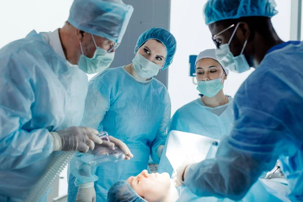 Stressful environments during the surgery. — Stock Photo, Image