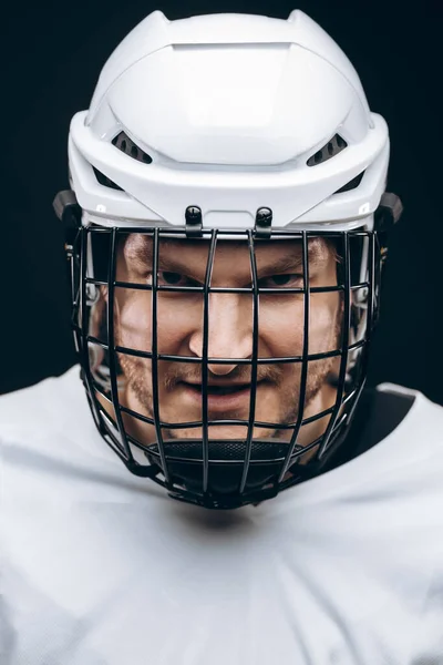 Portrét sportovce v hokejové uniformě na černém pozadí — Stock fotografie