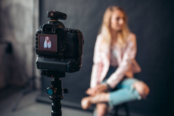 работа цифровой камеры в студии