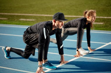 İki yarışmacı dünya rekorunu kırmaya hazır.