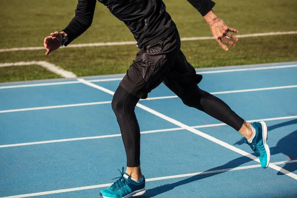 Cropped side view shot of healthy young man running outdoors — Stock Photo, Image