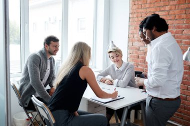 öğrencilerin sınavlara birlikte hazırlanması.