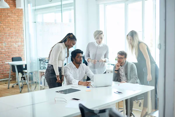 Indischer Chef über seine Pläne für Start-up-Unternehmen — Stockfoto