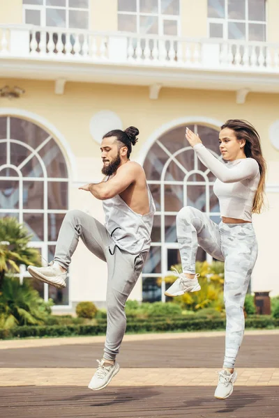 Park 'ta Mutlu Çiftler Egzersizi