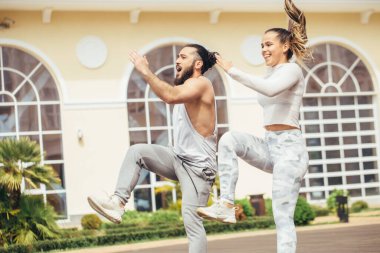 Park 'ta Mutlu Çiftler Egzersizi