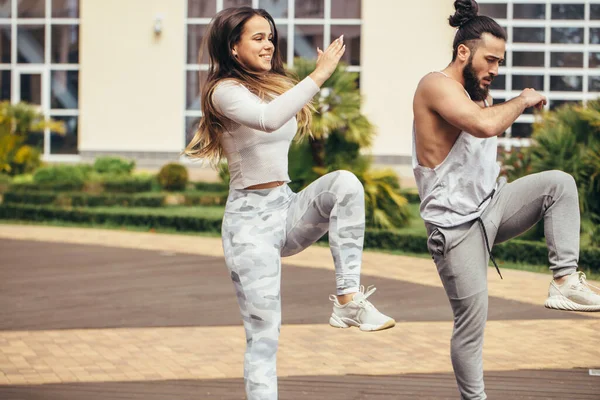 Park 'ta Mutlu Çiftler Egzersizi