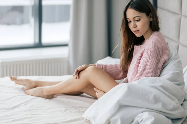 Gorgeous thoughtful gitl in modern bedroom — Stock Photo, Image