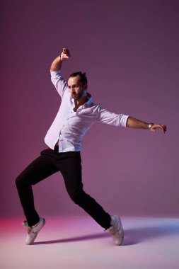 Profesyonel dansçı. Güzellik, moda.