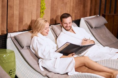 Güzel bir çift menüsü.