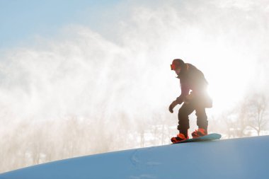 Snowboard 'da poz vermeye başla. # Adam vazgeçmeye başlar #