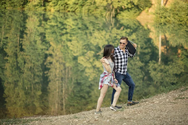 Young attractive people are getting pleasure from music and beautiful landscape — Stock Photo, Image