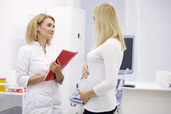 Tid med läkaren på kliniken — Stockfoto