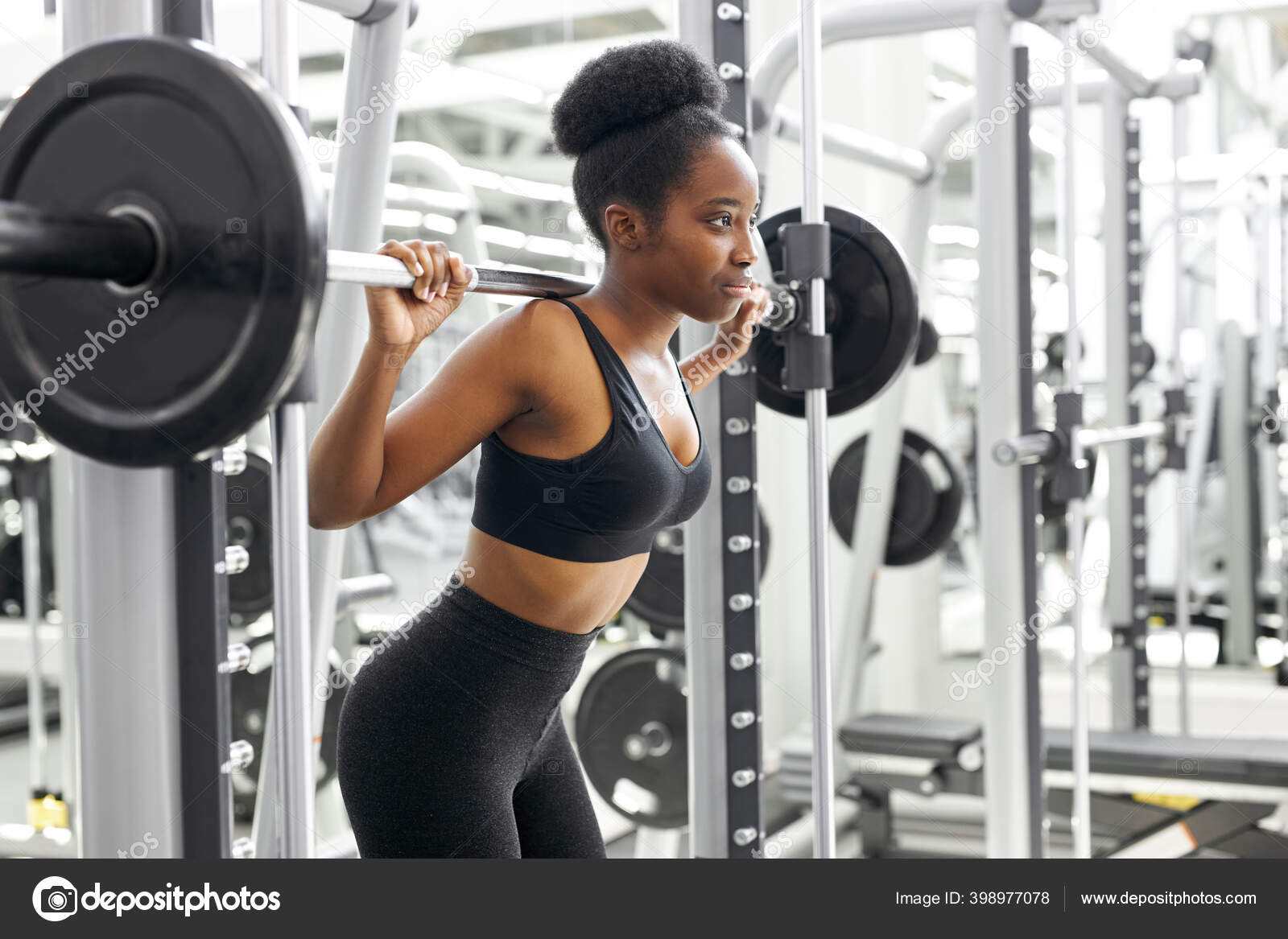 Construtora de corpo fitness e mulher com treino de treinamento