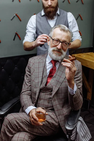 Senior man visiting hairstylist in barber shop. — Stock Photo, Image