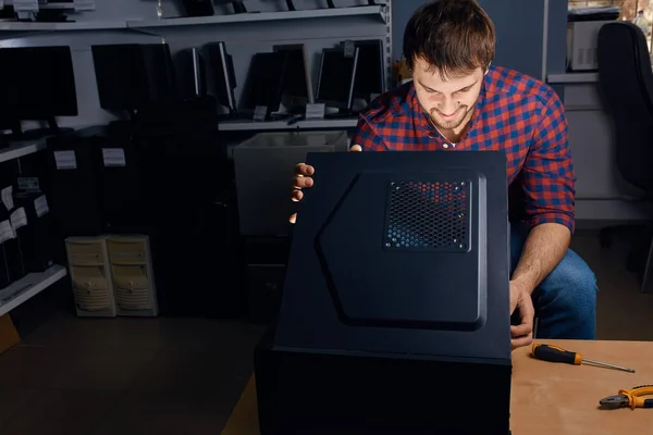 Cheerful guy opening the system unit — Stock Photo, Image