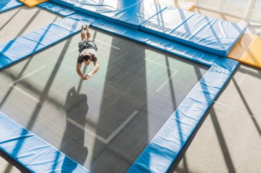 Tramboline düşme tekniği