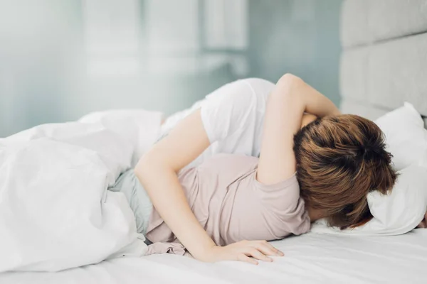 Two lesbians kissing each other — Stock Photo, Image