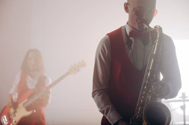 Çalkalama ve konsantrasyon müziği. kırpılmış fotoğrafı kapat.