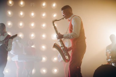 Aşıklar için romantik müzik. Hoş sesler. yerel performans