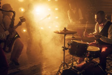 Kulüpte bir partiyi org haline getirmek