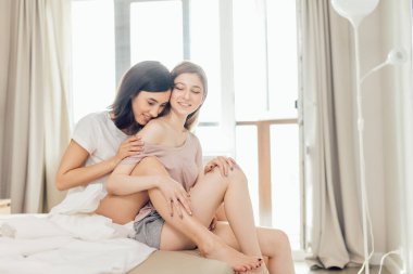 Aynı cinsiyetin cazibesi. cinsel yönelim. Fotoğrafı kapat